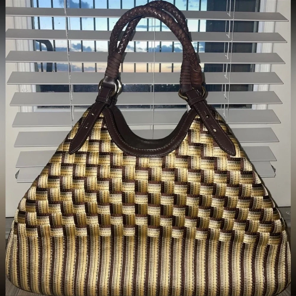 COLE HAAN *NWOT* EXCELLENT CONDITON - Picture 2 of 7